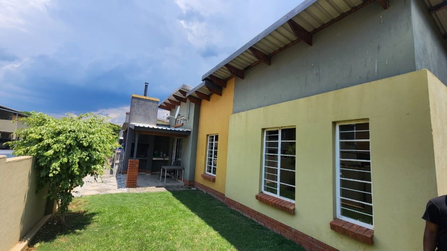 To Let 3 Bedroom Property for Rent in Waterval East North West